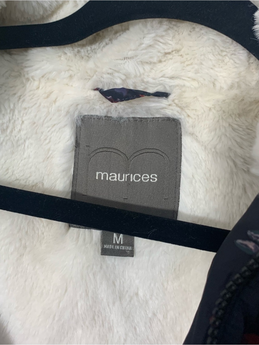 Maurices Women’s Black Floral Sherpa Lined Puffer Vest w/ Pockets Sz M Medium - Picture 3 of 7